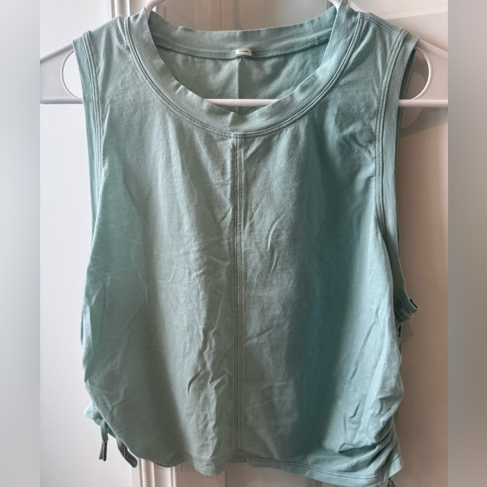 LULULEMON CROPPED TANK TOP WITH RUCHING (SIZE 8)